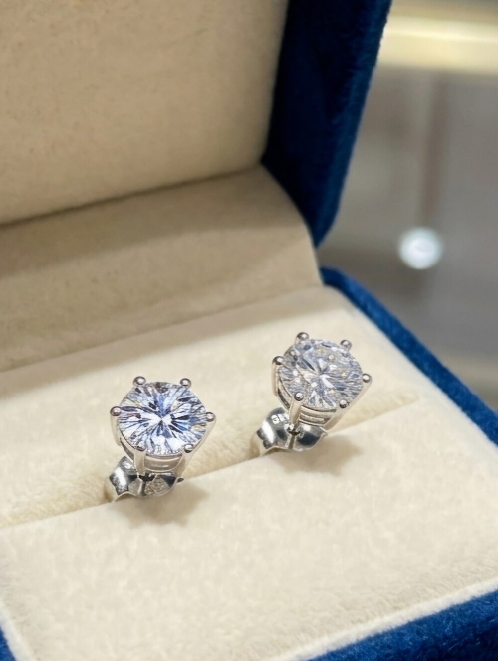 1 CT Moissanite Diamond Stud Earrings